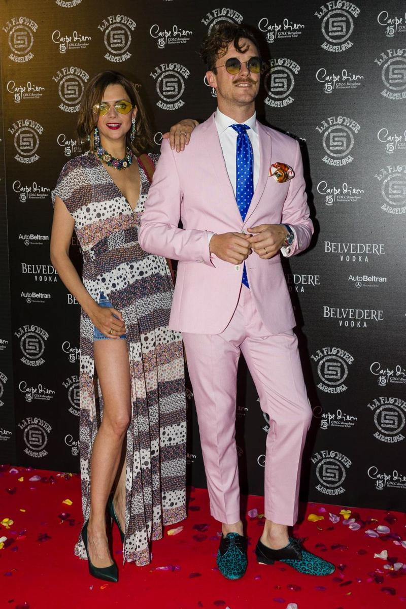 Macarena Gómez y Aldo Comas en la 'Flower Power Party' de Barcelona