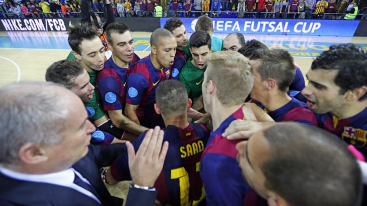 Los jugadores del Barça celebran el pase a la 'final four' de la UEFA Futsal Cup