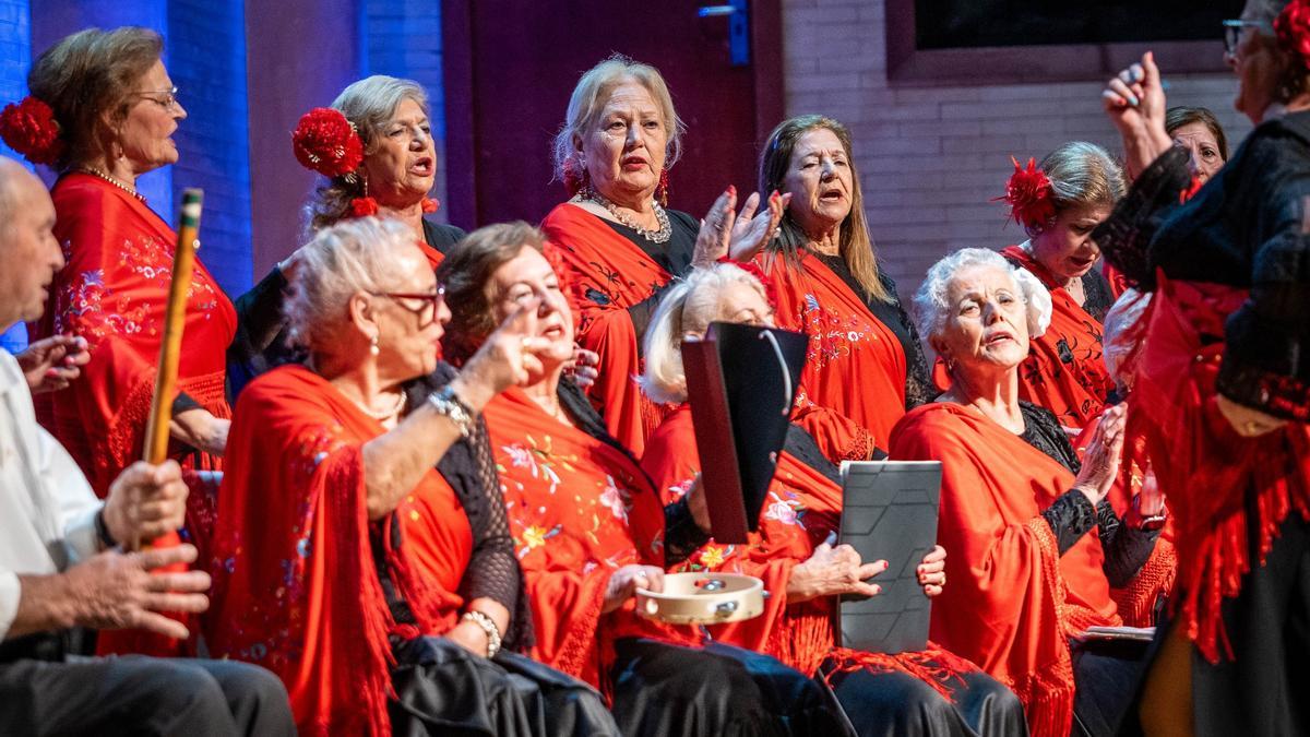 Baile y muchos villancicos para los mayores.