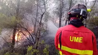 La UME se retira por la buena evolución del incendio