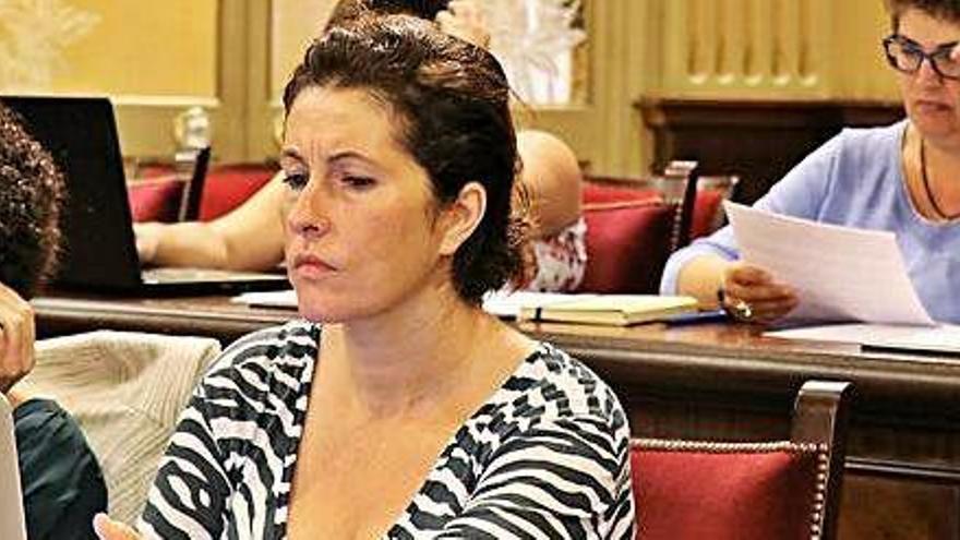 La diputada de Formentera, Sílvia Tur, en el Parlament balear.