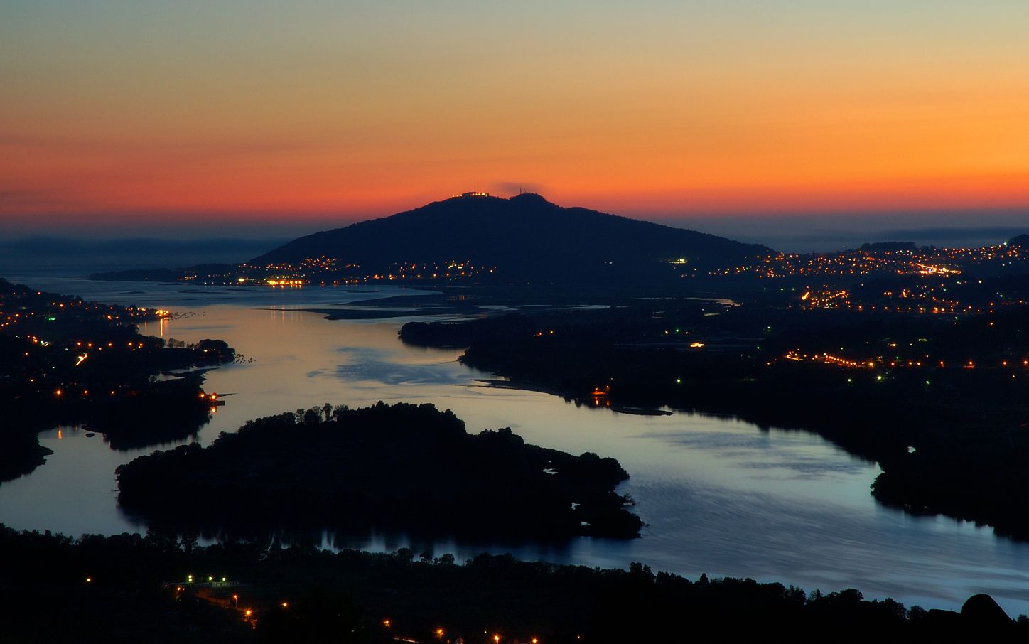 Vista de la desembocadura del río Miño desde Portugal.