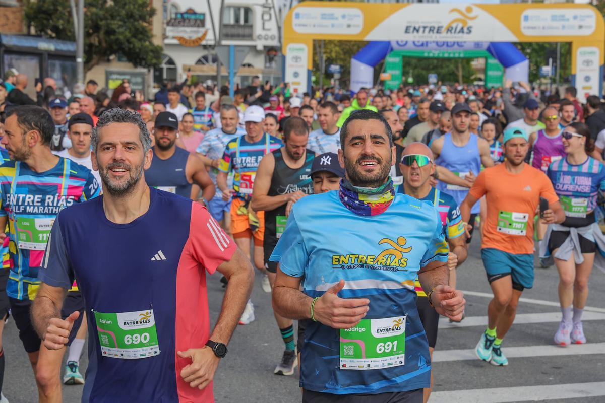Multitudinaria media maratón entre O Grove y Sanxenxo Multitudinaria media maratón entre O Grove y Sanxenxo