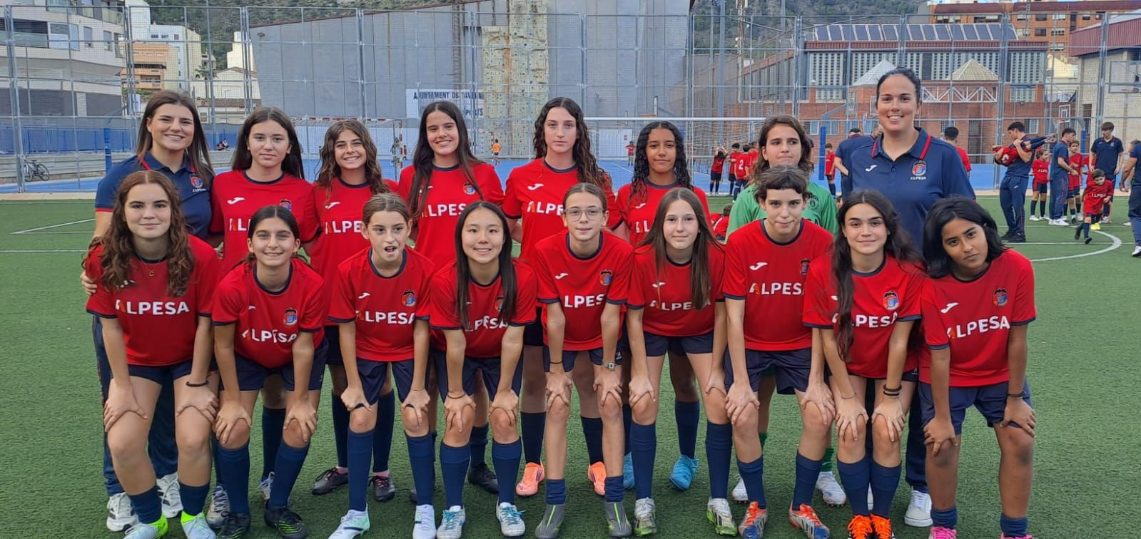 La "familia" de la UE Tavernes 2025-2026 se presenta en sociedad