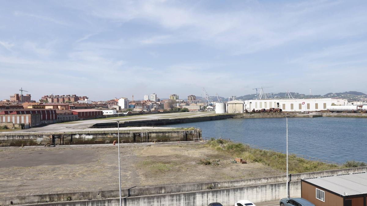 Terrenos de Naval Gijón.
