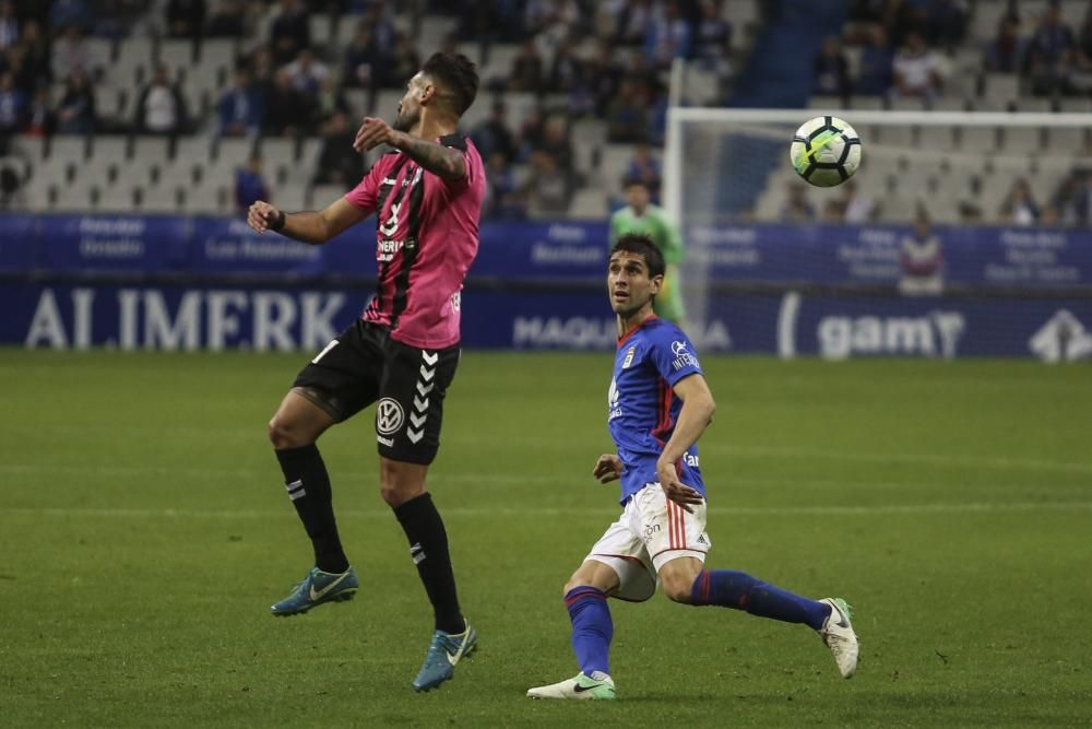 El partido entre el Real Oviedo y el Tenerife, en imágenes