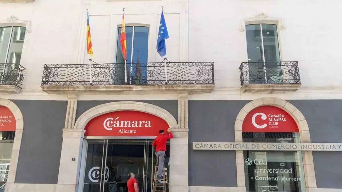 Carlos Baño sale de comisaría. El presidente de Facpyme asegura que está tranquilo y que ha colaborado