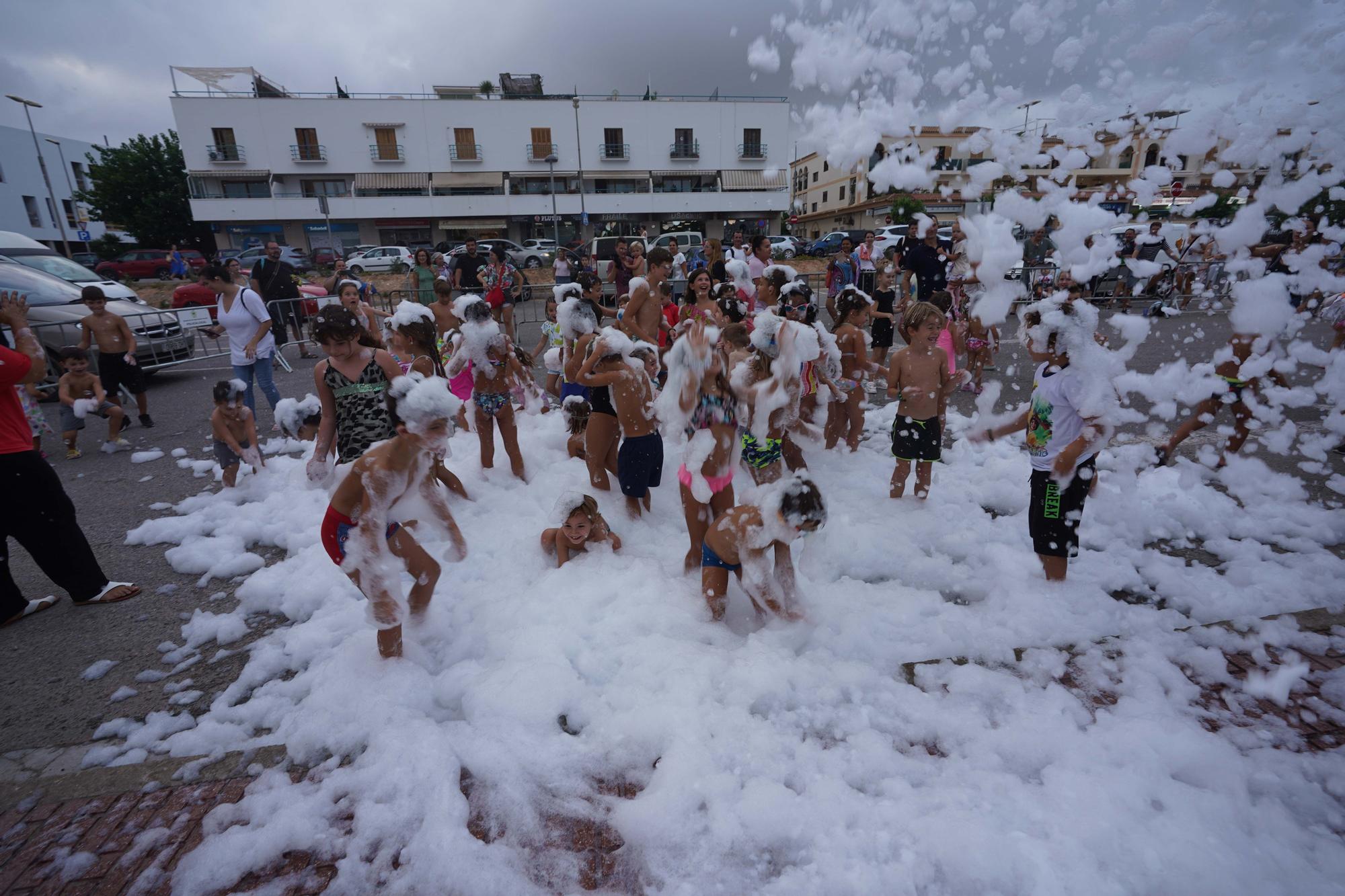 Mira aquí todas las imágenes de la fiesta de la espuma infantil en Jesús