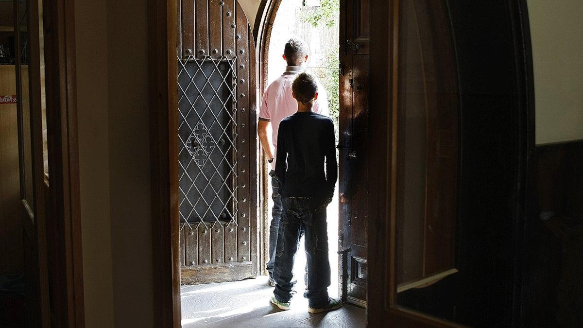 Dos adolescentes, en un centro de menores de Mataró.