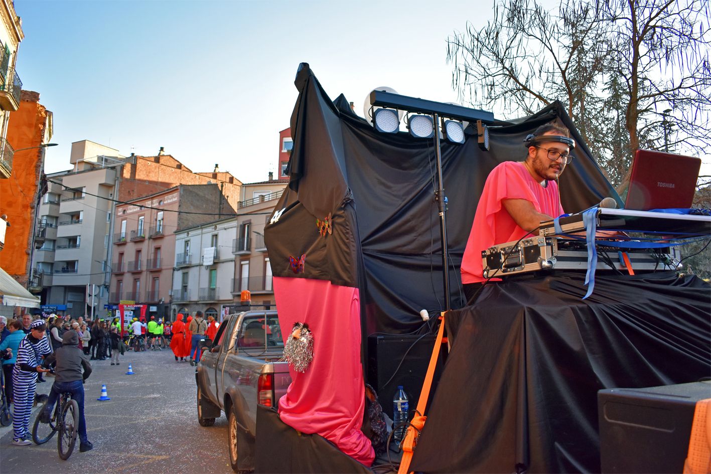 El Carnestoltes omple el centre de Súria de disfresses i diversió