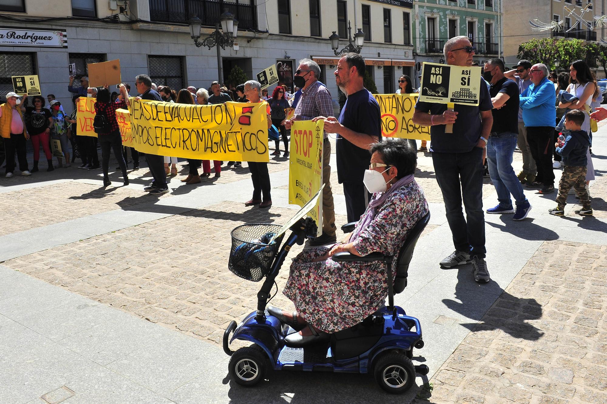 Manifestación contra las plantas solares en Elda