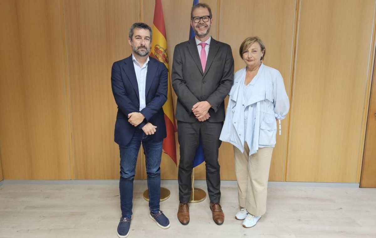 Manuel Campa, Jordi García Brustenga y Mariví Monteserín, ayer. | .