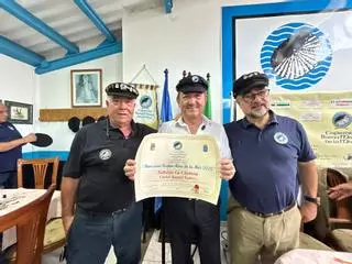 Carlos Suárez, fundador de La Chalana, recibe la "Manzana Buena Mesa de la Mar: "La clave es tener una clientela fiel y unos proveedores maravillosos"