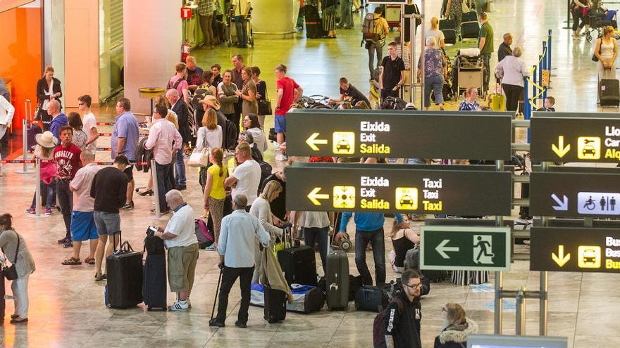 El aeropuerto gana 850.000 pasajeros en el primer semestre del año