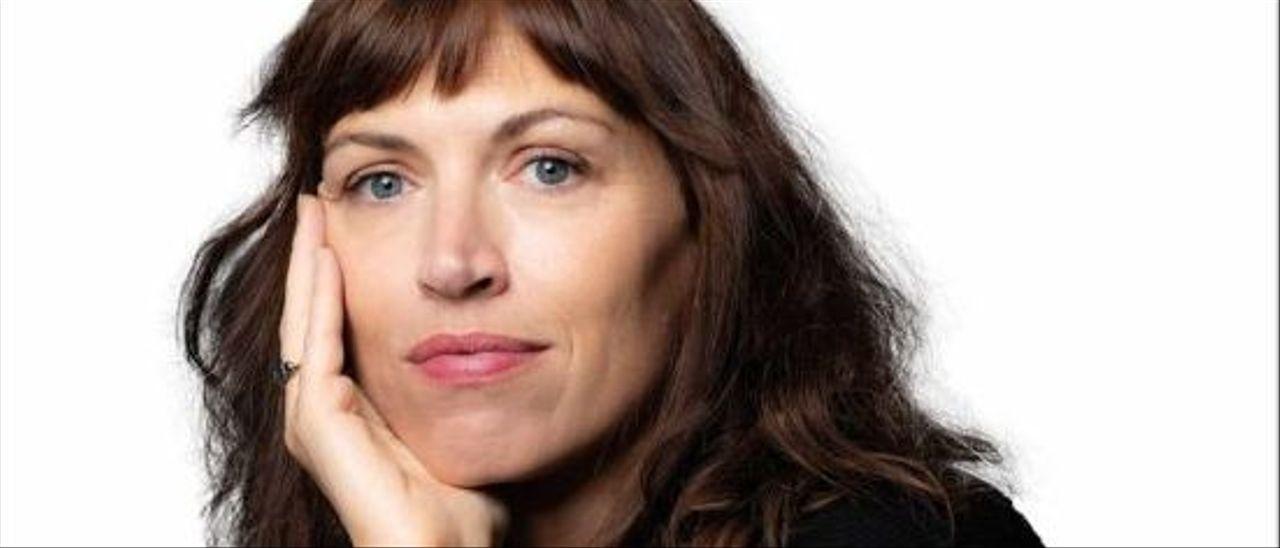 Vanessa Springora en la portada de su libro "El consentimiento"
