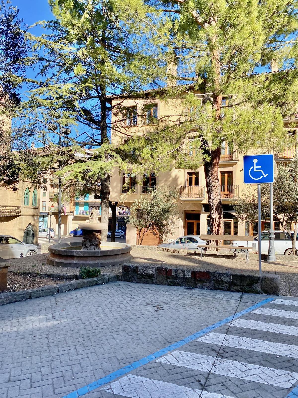 Una plaça d'aparcament per a persones amb discapacitat