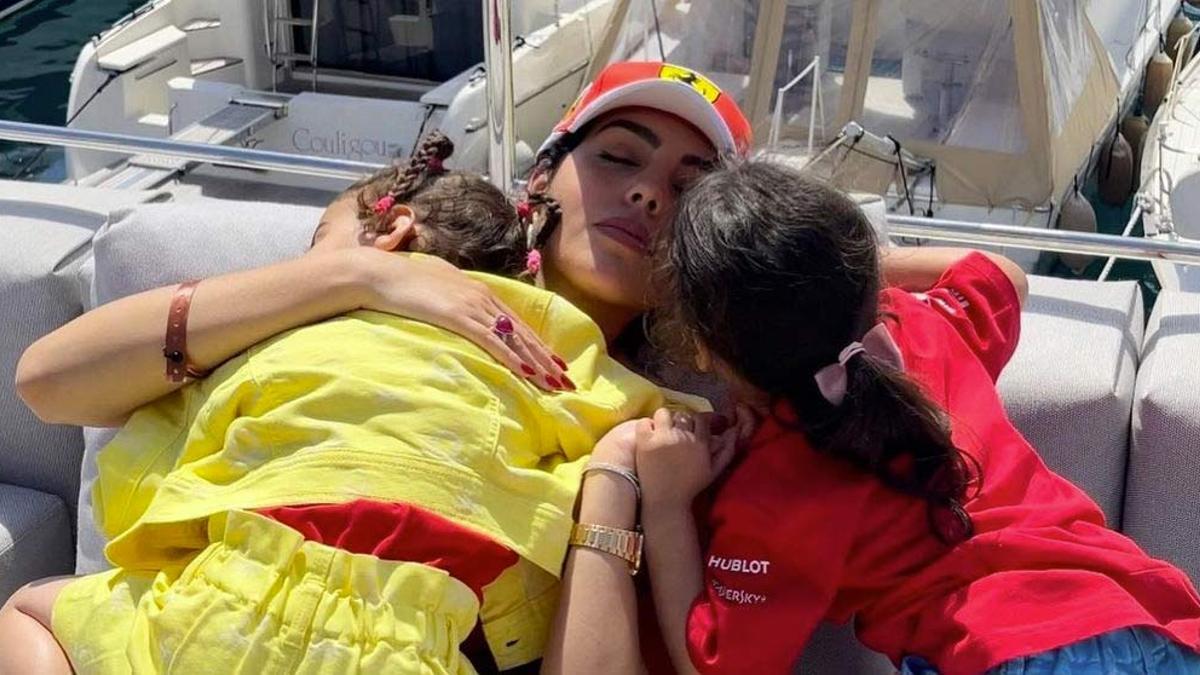 Georgina Rodríguez con las pequeñas Alana y Eva María, de 3 años, en Montecarlo