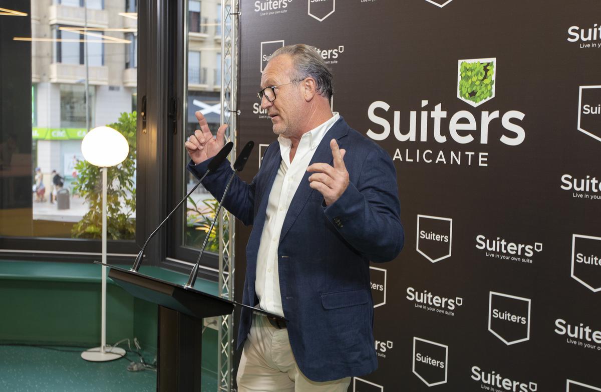 El CEO de Suiters y del Grupo Marjal, Javier Fur, en la inauguración del coliving de Alicante.