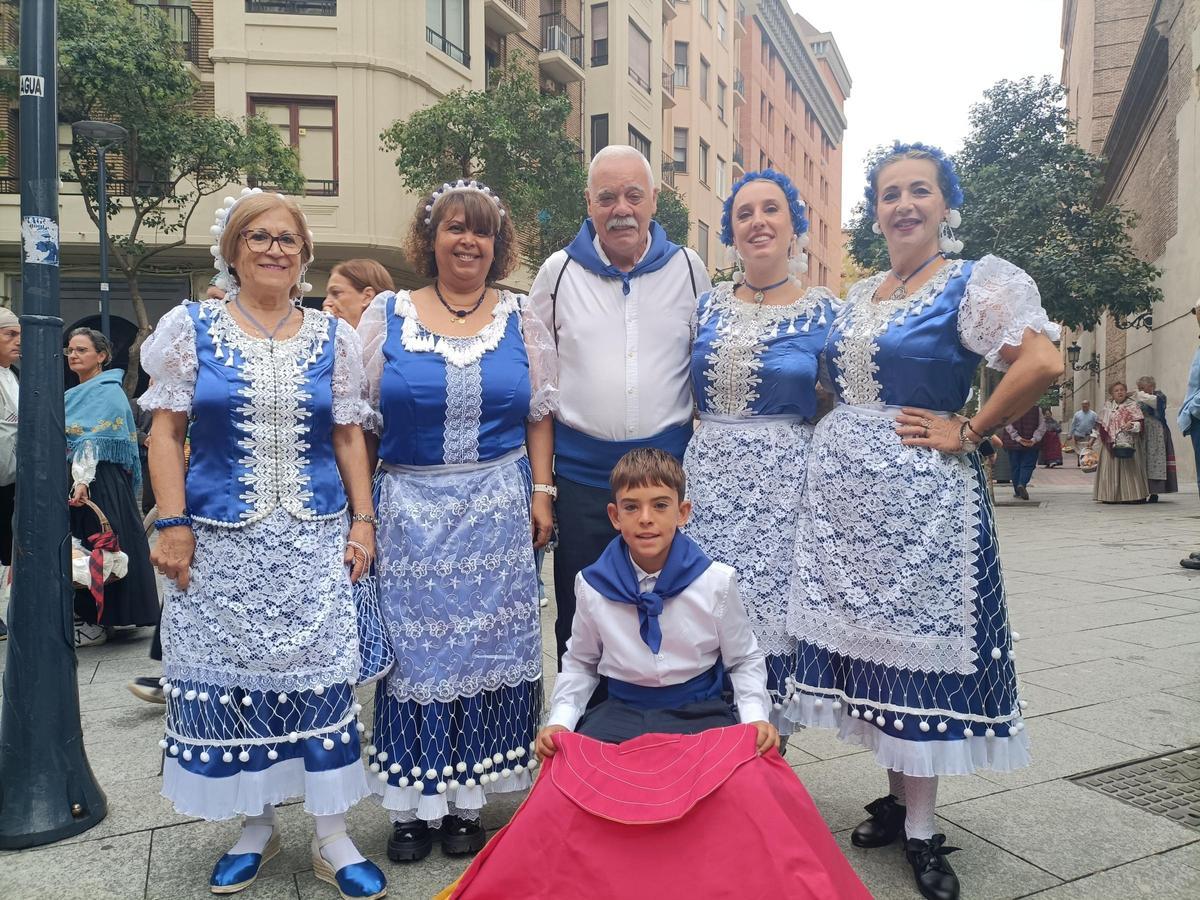 Enrique (en el centro) lleva varios años participando con la Casa de Melilla en Zaragoza.