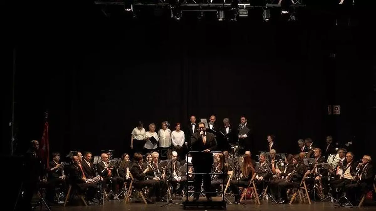 La banda de música de Alagón celebra su 40 aniversario en el Teatro de las Esquinas de Zaragoza