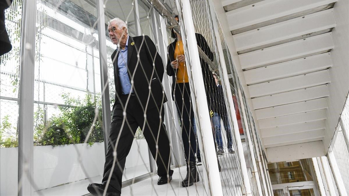 Ernest Maragall junto a Diana Riba, candidata de ERC al parlamento europeo, visitando las instalaciones de el Centre Cívic Vil.la Urània.