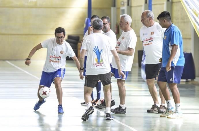 LAS PALMAS DE GRAN CANARIA. Fernando Clavijo participa junto a candidatos de la formación nacionalista y de otras fuerzas políticas en el partido de fútbol sala ?Una goleada al fracaso? organizado por el Club Deportivo Evangélico.  | 16/05/2019 | Fotógrafo: José Pérez Curbelo