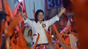 La candidata a la presidencia de Perú Keiko Fujimori durante su mitin de cierre de campaña electoral.