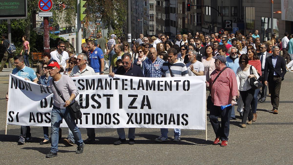 Manifestación contra la supresión del partido judicial de Vgio en 2014