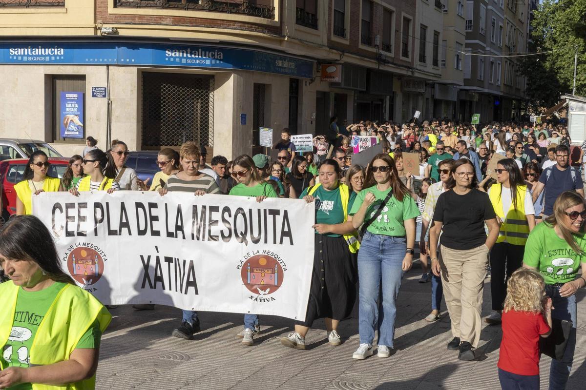 Docents de Xàtiva i la Costera en una mobilització de la vaga educativa.