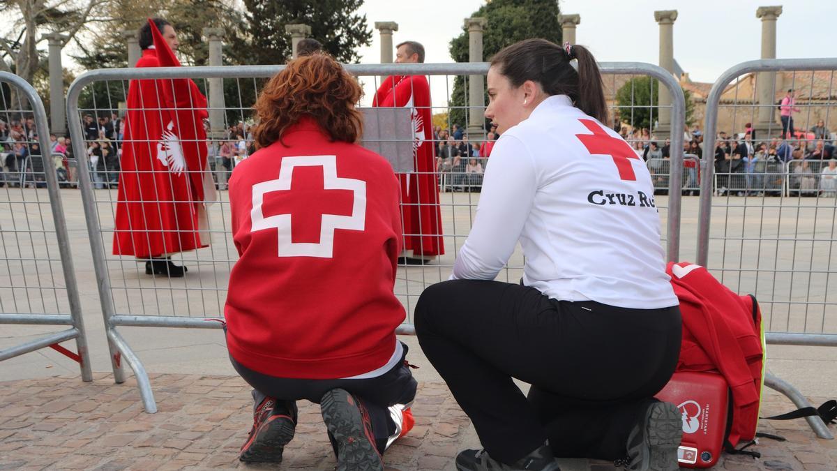 Efectivos sanitarios y técnicos de emergencias en una imagen de archivo.