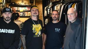 Los Violaldores del Verso inauguran su nueva tienda