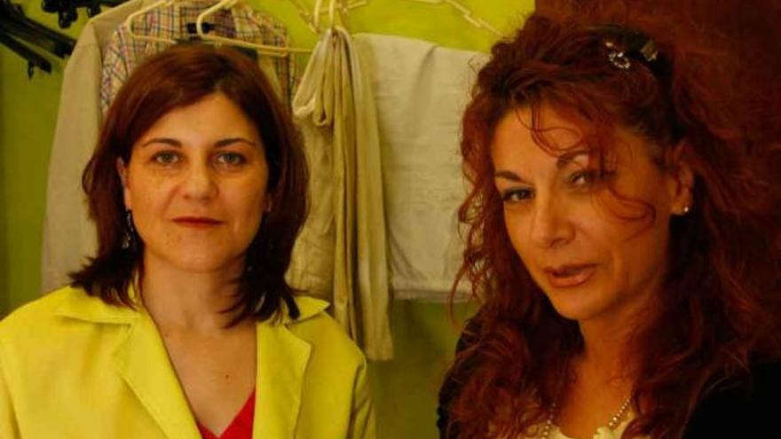 Ángeles Bayón y Yolanda Collado, dependientas langreanas: «Nos tocó la lotería»