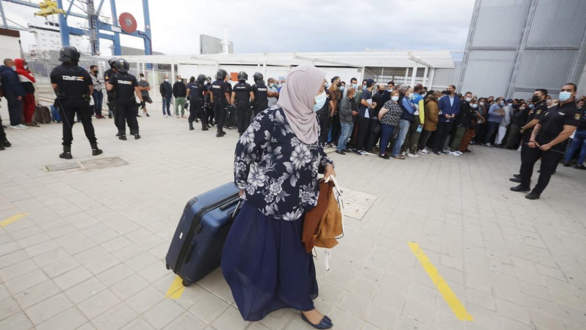 Las imágenes de los altercados en el Puerto de Alicante por el ferry a Orán