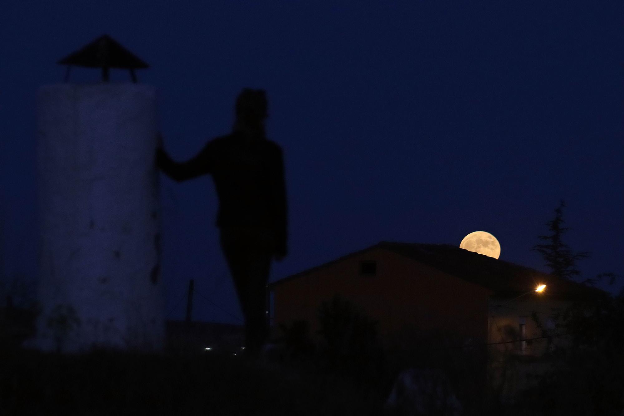 Galería: Así se vio la luna de fresa en Castilla y León
