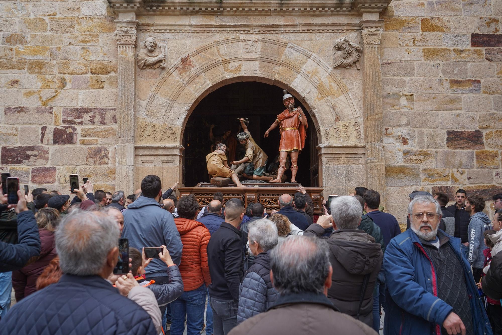 GALERÍA | Las mejores imágenes del "viaje" de pasos a la carpa de la Semana Santa de Zamora