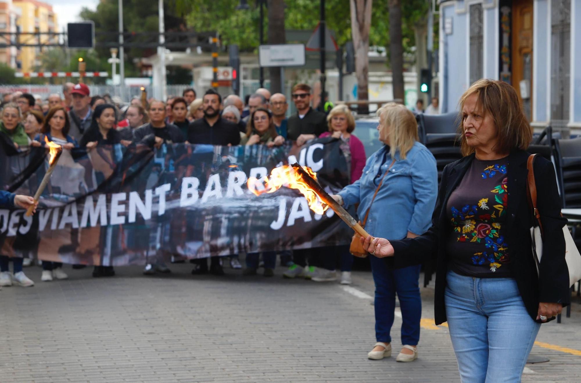 Una multitud exige el desvío de la Saleta y justicia para las víctimas de la dana seis meses después en Aldaia