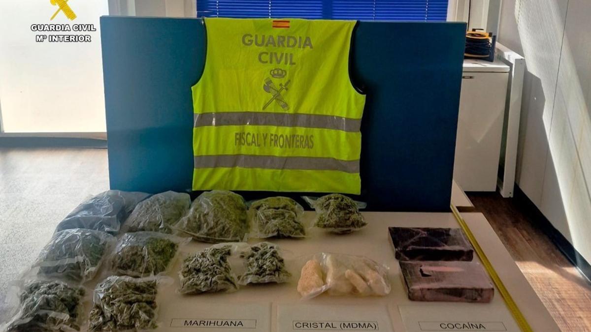 Detenido un hombre tras intentar embarcar con más de cinco kilos de droga en un ferri de Dénia a Ibiza