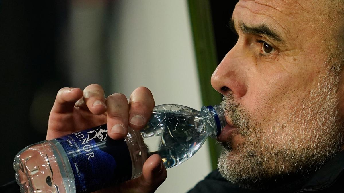 Guardiola raja contra el VAR: "Que Howard Webb me llame mañana..."