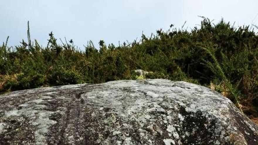 La piedra del Monte dos Vilares, con motivos geométricos.