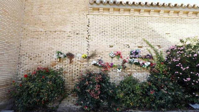 Tapia del cementerio de Torrero, en el que se fusiló a numerosas víctimas del franquismo.  | JAIME GALINDO