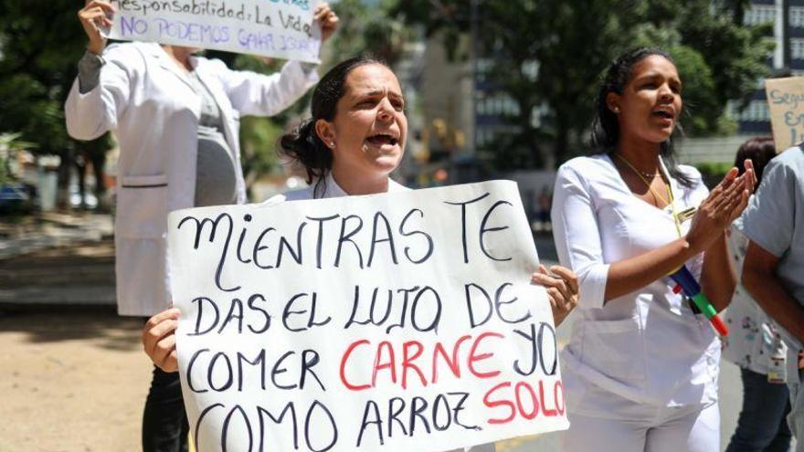 Trabajadores venezolanos realizan una protesta nacional en contra de las medidas salariales