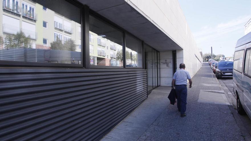 Llar Oxalis es troba al carrer Manuel de Pedrolo del barri de Sant Ponç