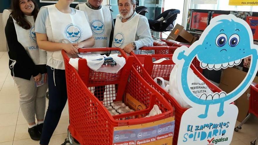 &quot;El Zampakilos Solidario&quot; reúne más de 4.000 kilos de comida en Pontevedra, Vilagarcía, Marín y Lalín