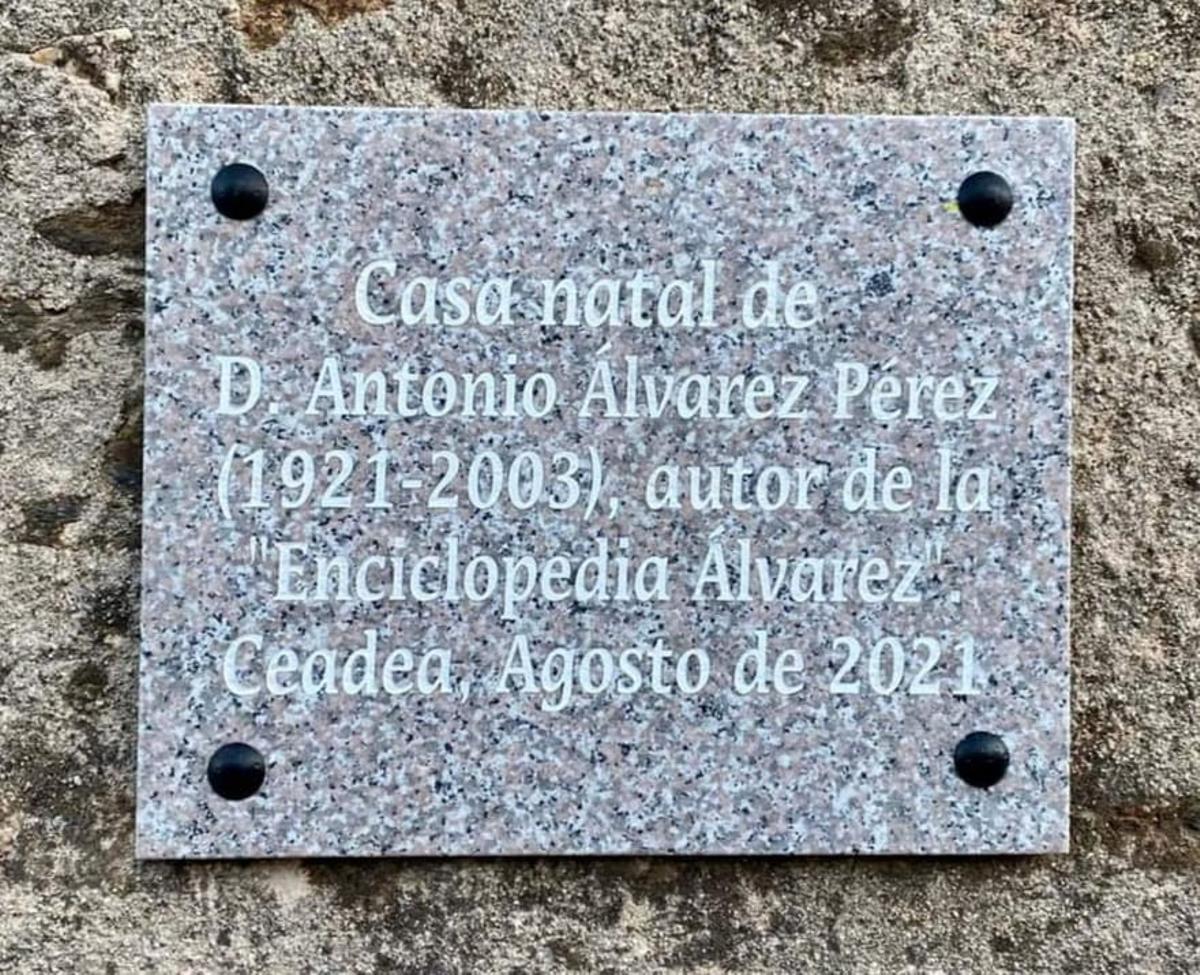 Placa restaurada tras el acto vandálico