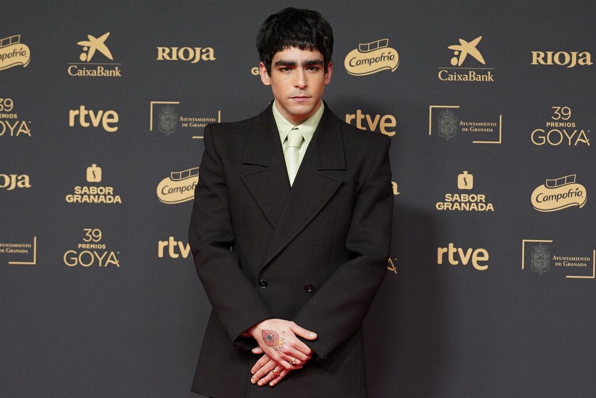 El actor Omar Ayuso posa en la alfombra roja de la 39º edición de los Premios Goya, en el Palacio de Exposiciones y Congresos de Granada, a 8 de febrero de 2025, en Granada, Andalucía (España). Los galardones son otorgados de manera anual por la Academia de las Artes y las Ciencias Cinematográficas de España (AACCE) con el objetivo de premiar a los mejores profesionales en cada una de las distintas especialidades tanto técnicas como creativas del cine español.. 08 FEBRERO 2025 Arsenio Zurita / Europa Press 08/02/2025. OMAR  AYUSO;Arsenio Zurita;