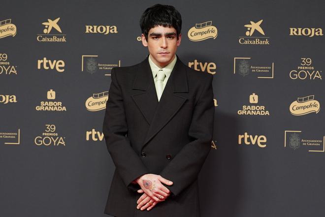El actor Omar Ayuso posa en la alfombra roja de la 39? edicin de los Premios Goya, en el Palacio de Exposiciones y Congresos de Granada, a 8 de febrero de 2025, en Granada, Andaluca (Espa?a). Los galardones son otorgados de manera anual por la Academia de las Artes y las Ciencias Cinematogrficas de Espa?a (AACCE) con el objetivo de premiar a los mejores profesionales en cada una de las distintas especialidades tanto tcnicas como creativas del cine espa?ol.. 08 FEBRERO 2025 Arsenio Zurita / Europa Press 08/02/2025. OMAR  AYUSO;Arsenio Zurita;
