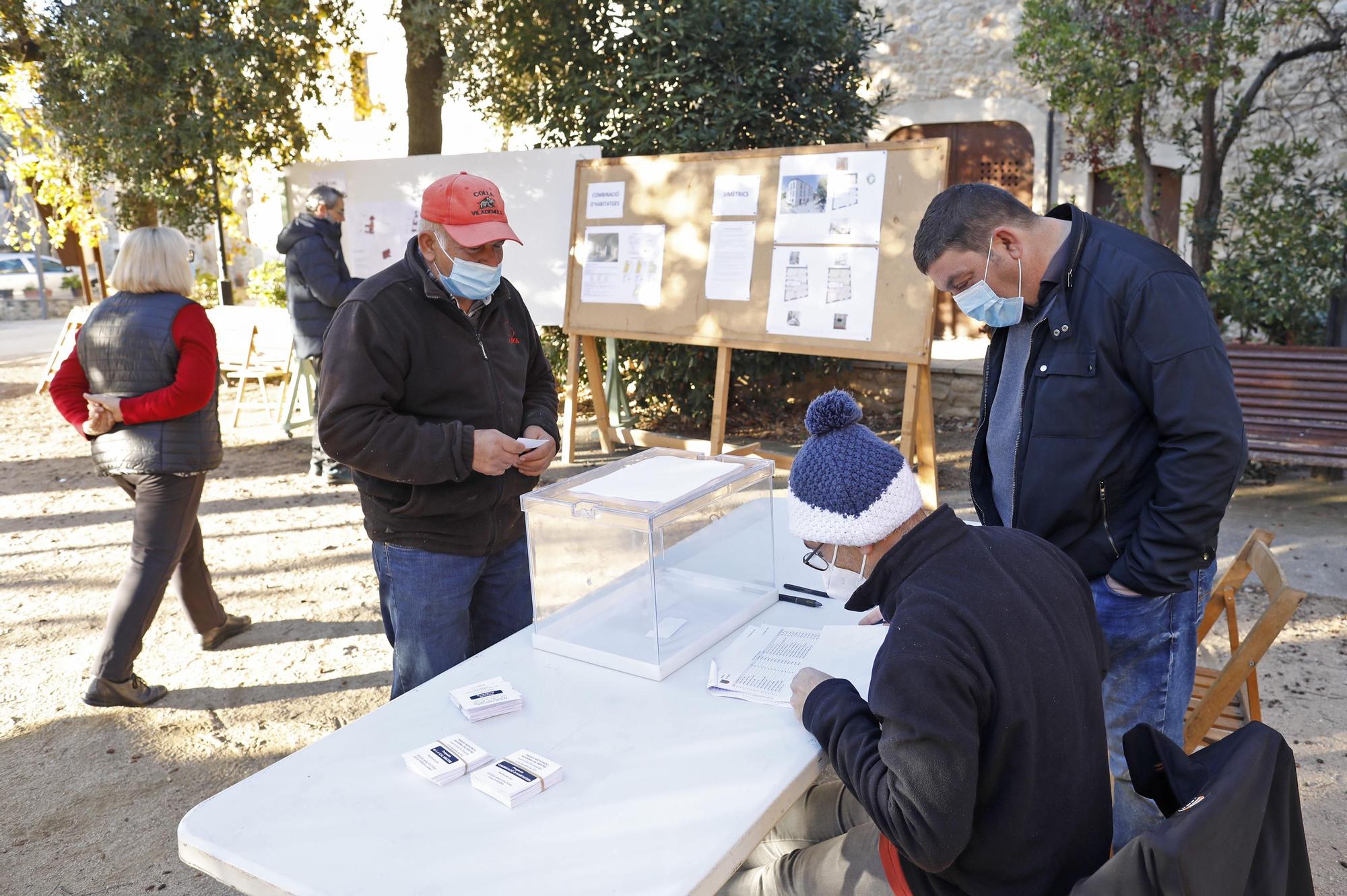 Unes 70 persones voten a Sant Esteve de Guialbes