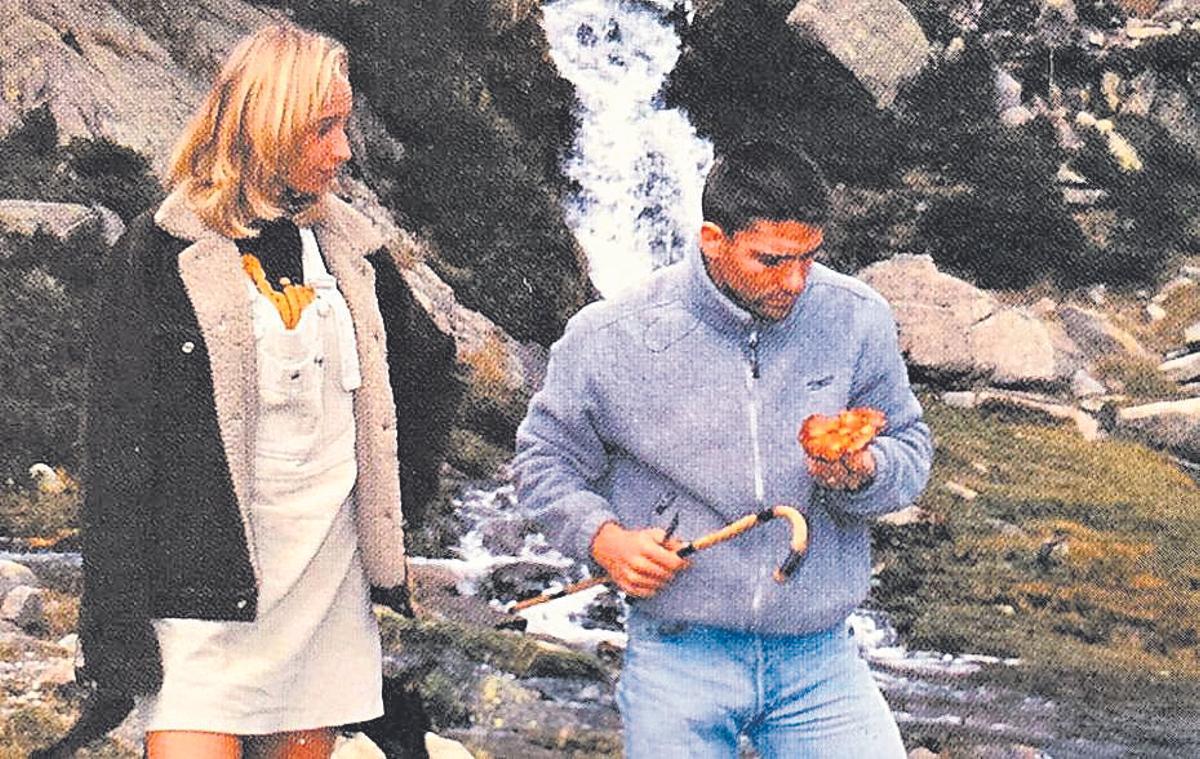 Una de les escenes parteix d’una parella «bufona» que busca bolets.