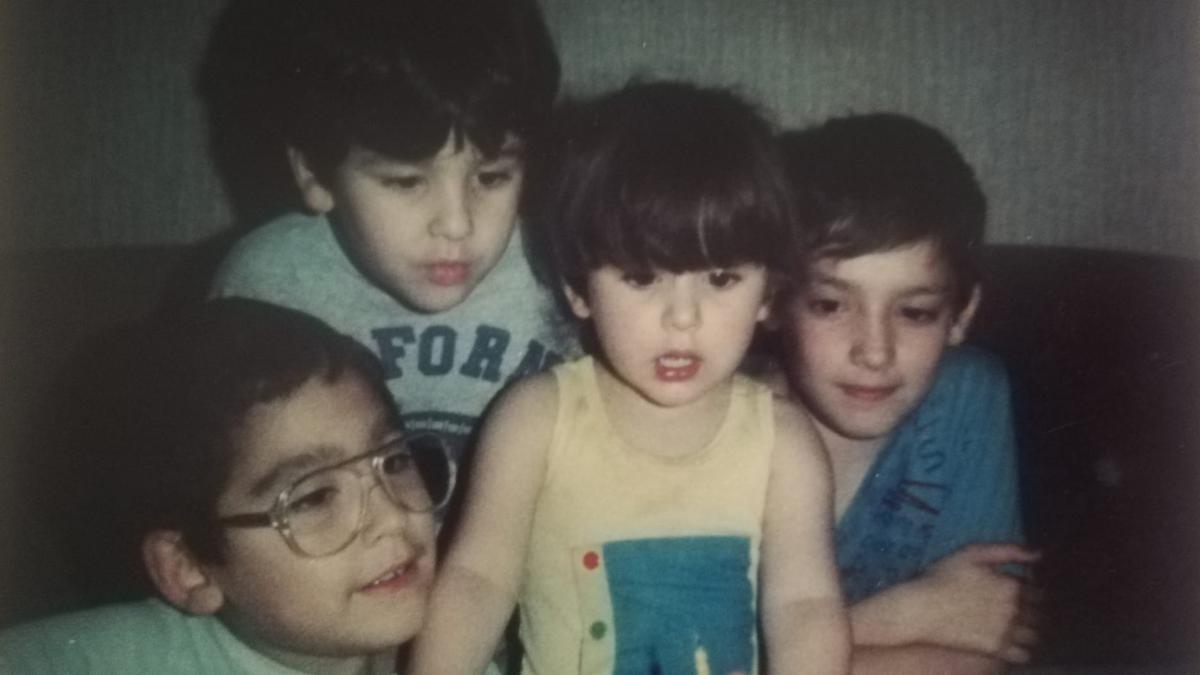 Bibiana Rodiño de pequeña con sus hermanos Ángel, David y Bruno