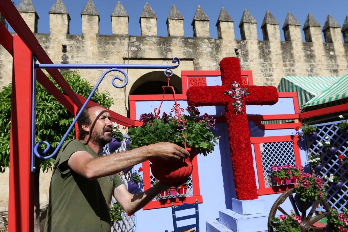 Las cruces se preparan para la fiesta